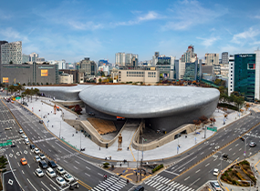 Тондэмун Дизайн Плаза (Dongdaemun Design Plaza)