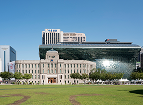 Площадь Сеул Плаза (Seoul Plaza)