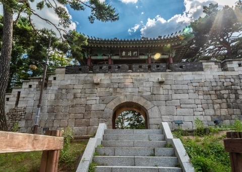 Ворота Сукчонмун (Sukjeongmun Gate)