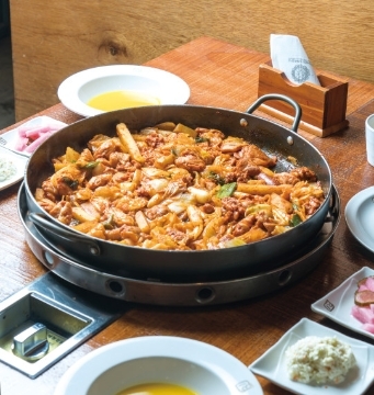 Ildossi Dakgalbi в районе Кванхвамун (일도씨닭갈비 광화문점)