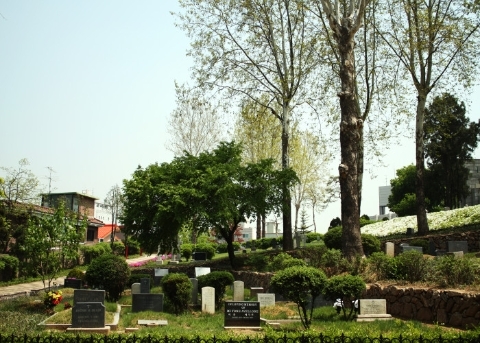 ​Кладбище иностранных миссионеров Янхвачжин (Yanghwajin Foreign Missionary Cemetery)