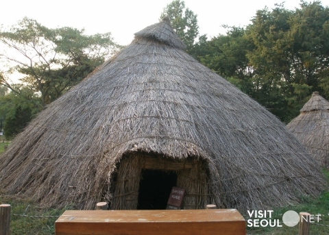 Доисторическое поселение Амса-дон (The Amsa-dong Prehistoric Settlement Site)