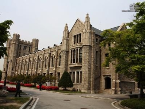 Главное здание и Старая библиотека университета Корё (Korea University Main Hall & Old Main Library)